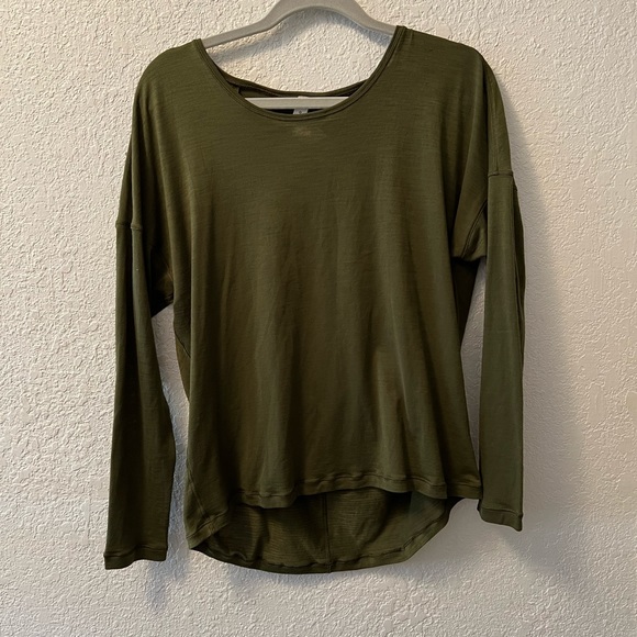 lululemon athletica Tops - Lululemon Green Get Set Long Sleeve Open
Back Tee Shirt